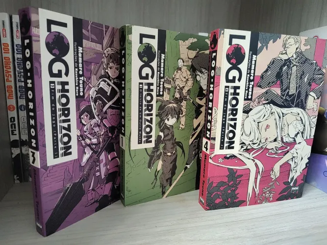 Log Horizon Light Novel vol 1,3 e 4, e o mangá vol 1