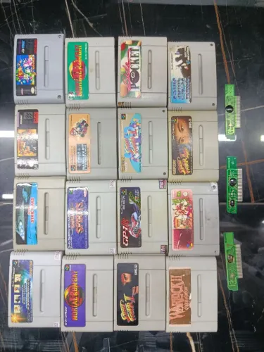 16 carcaças de Super Nintendo