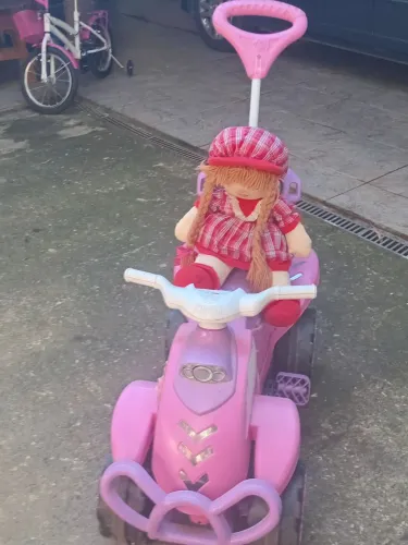 Motoca menina
