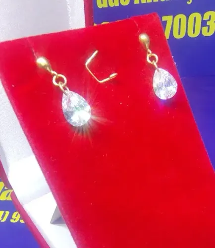 Brinco Gota Pedra Zircônia Ouro 18 Kilates Peso 1.60 Gramas 22 mm                         