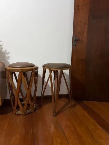Banquetas de madeira maciça