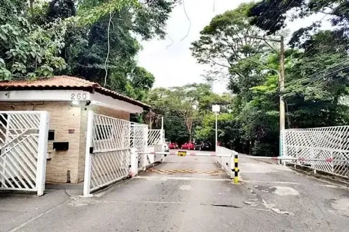 VENDO APARTAMENTO VAZIO OU MOBILIADO SÓ R$ 200.000,00 URGENTE<br>