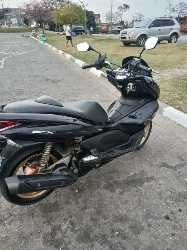 MOTO PCX ANO 2015 COR PRETO FOSCO.