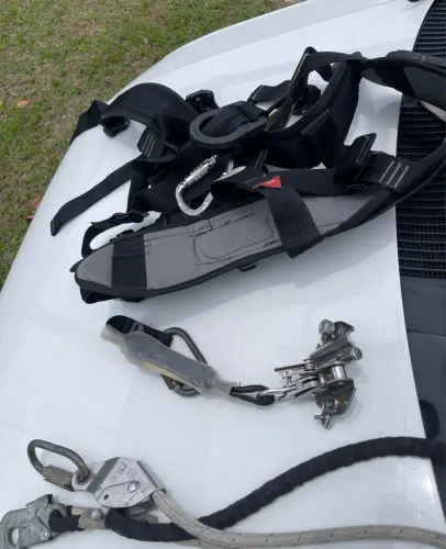 Cinto paraquedista 7 pontos com talabar e trava quedas