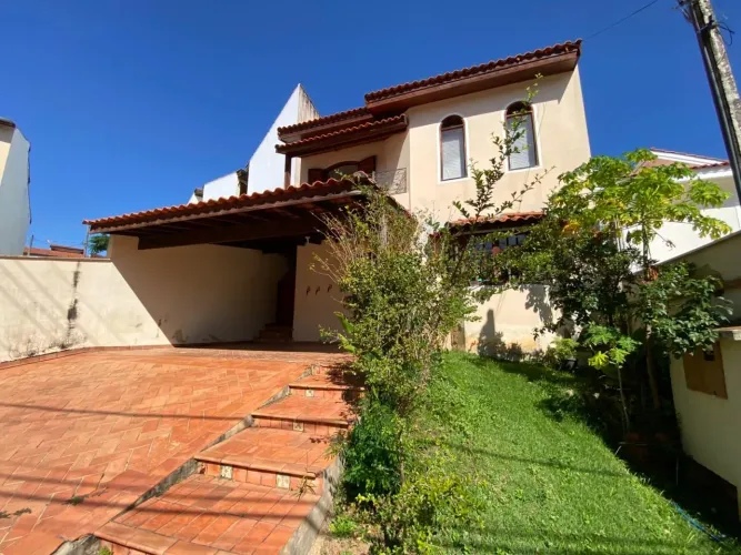 Casa com 3 dormitórios e piscina no Condomínio Granja Olga ? Sorocaba/SP