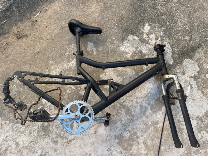 Lote Peças de Bike Aro 26 - Quadro, Par Rodas Viper Aero e Guidão Zoom 31.8