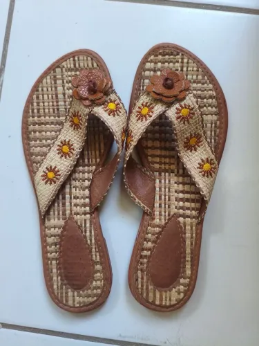 Vendo sandália feminina número 37 usado uma única vez