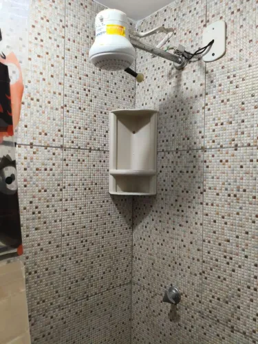 Alugo casa Pq bem localizada 