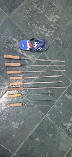 7 Espetos para churrasco 7 + rastelo