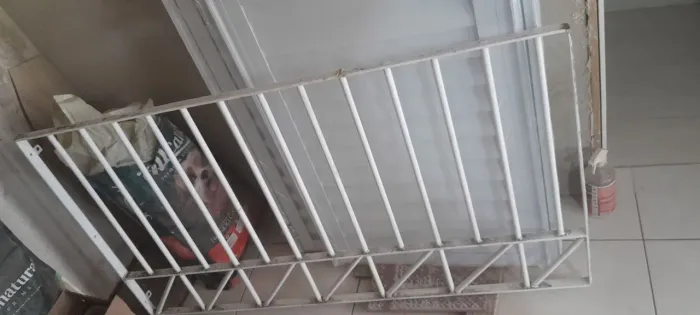 Grade de janela com barras de ferro maçicas
