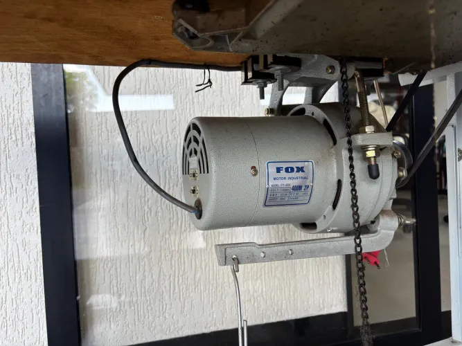Vendo máquina overlock Yamata FY-33