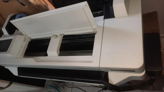 Sinalização tudo que vc precisa para produzir, adesivos, placas e gravação