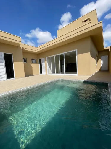 Casa em condomínio fechado Roland