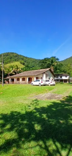 Fazenda para Venda em Silva Jardim, Pirineus, 4 dormitórios, 1 suíte, 2 banheiros, 2 vagas
