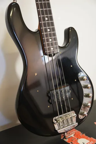 Baixo Elétrico Ernie Ball Music Man Stingray 4 Cordas