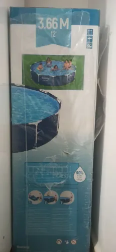 Vendo piscina Bestway 6473 L com bomba de limpeza