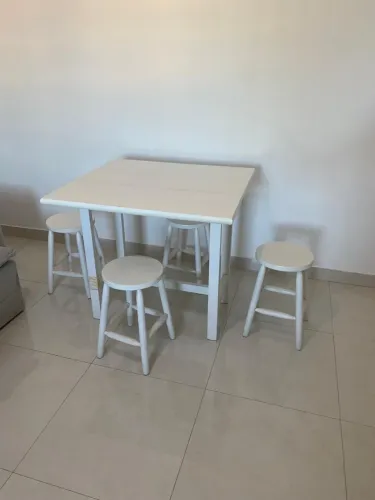 Mesa Dobrável com 4 banquetas