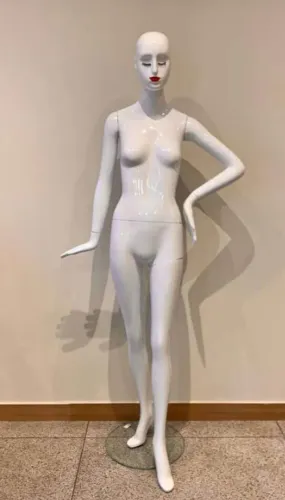 Manequim em fibra de vidro feminino importado
