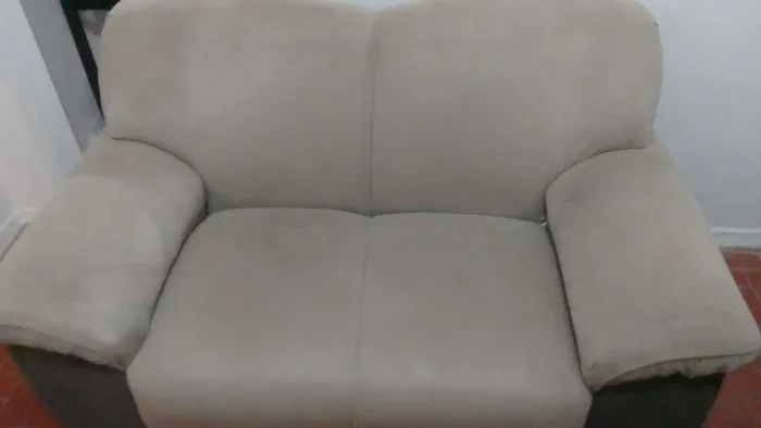 Vendo sofa de 2 lugares 
