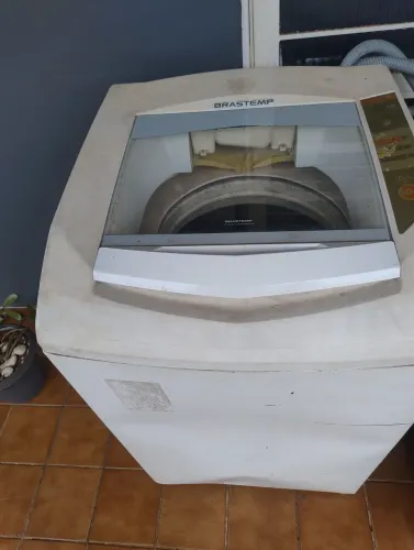 Máquina de lavar roupa 10kg Brastemp.