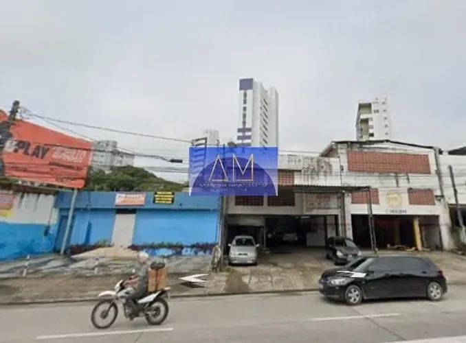 Galpão/Prédio Comercial à Venda em Espinheiro