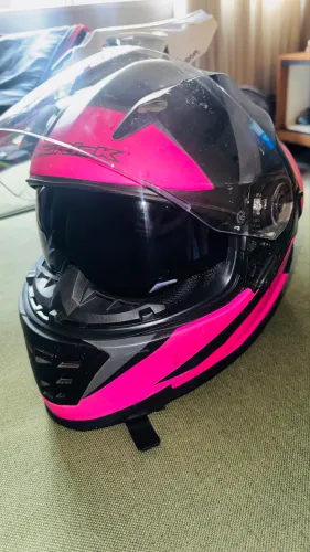 Capacete Norisk Rosa e Preto - Tamanho 56 (Com Viseira Solar Interna e Selo Inmetro)