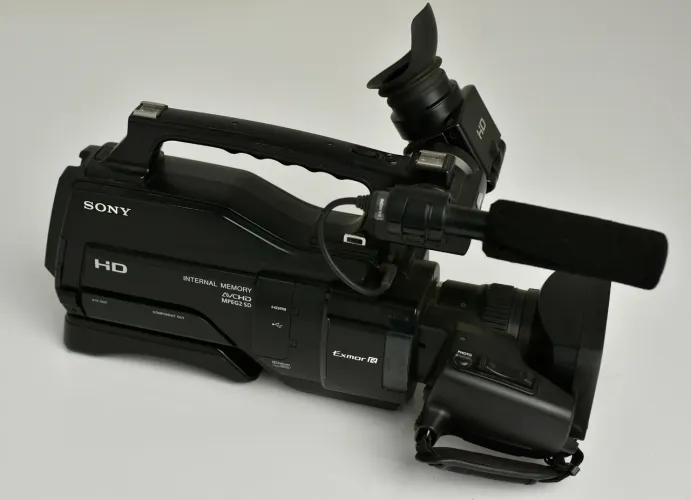 Filmadora Sony Hxr-mc2000 Ofertas Tecnologia E Discrição Hd