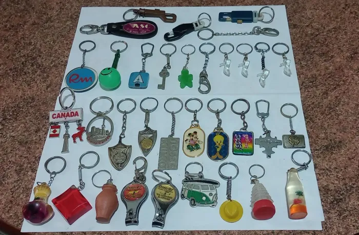 Lote R$ 50,00 Cada R$ 10,00. Chaveiros Diversos Modelos. Bom estado.