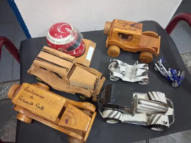 Carros e moto  Artesanais e capacete