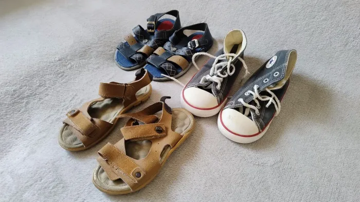 Sandália e tênis infantil TAM 24