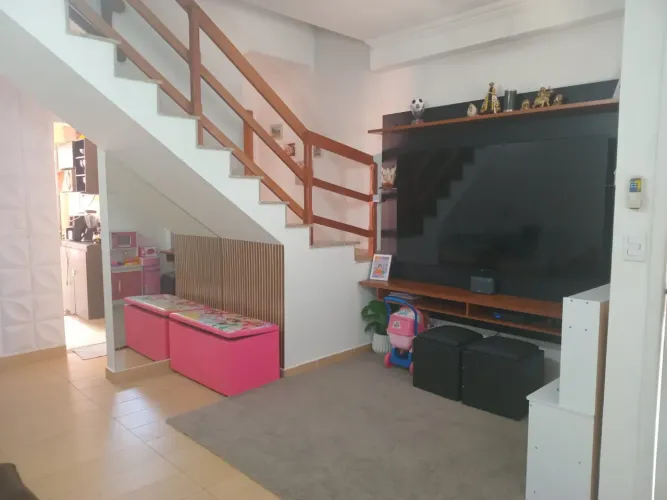 Sobradinho em condomínio fechado 