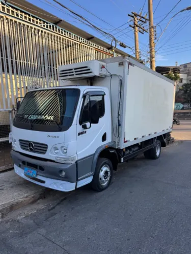 M. Benz Accelo 915 com baú refrigerado - 5 graus