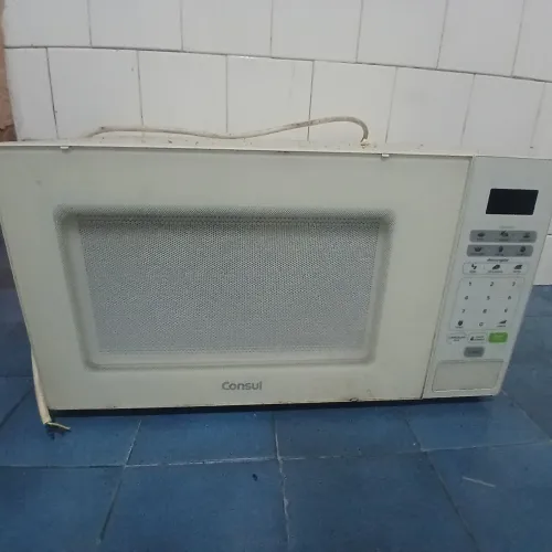 Micro-ondas so tá fazendo um barulho quando esquenta mais funcionando tudo..