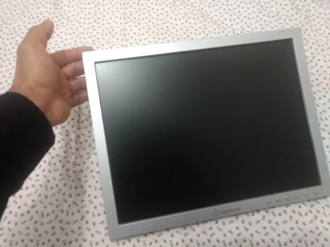 Monitor Positivo 15 polegadas sem base
