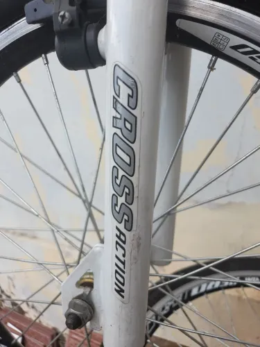 Vendo bike Cross action, aro 20, 200,00 R$