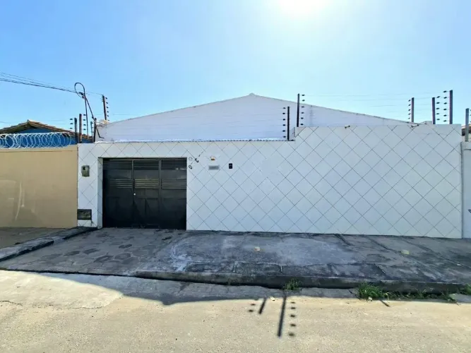 Casa à venda com 5 quartos - Teresina/PI