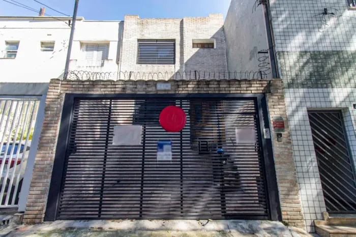Casa comercial na Rua Coronel Lisboa, 218  160 m²