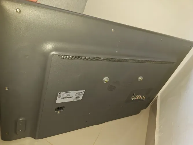 Televisão LG 39 polegadas, nova, motivo de venda - para pagar energia