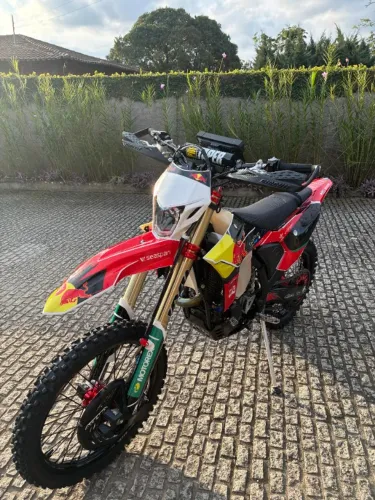 MXF RXI-R 250cc *Moto usada apenas para passeios. Nunca levou uma queda*