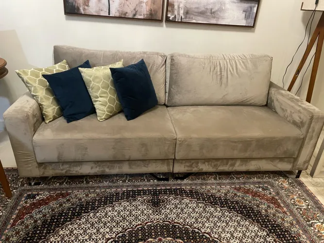Sofá em suede semi novo