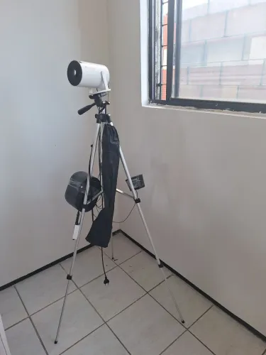 Projetor Portátil H'Maston + Tripé + Mini Subwoofer | Leve Junto ou Separado!