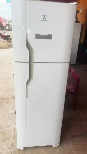 Refrigerador frost free Eletrolux painel digital