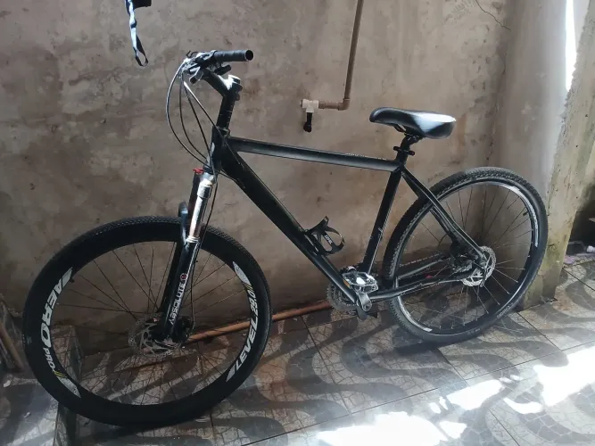 Vende se uma bicicleta de alumini