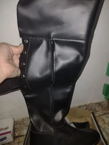 Bota Feminina Preta de Cano Alto com Zíper