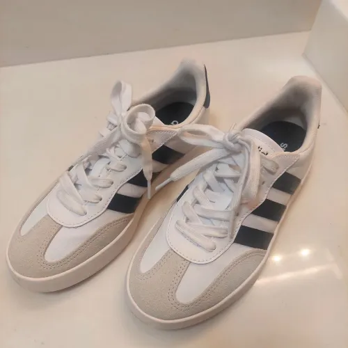 Tênis adidas 