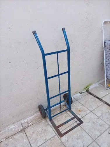 Carrinho de mão vai os dois juntos
