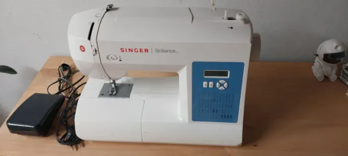 Maquina de costura Singer Eletronica.