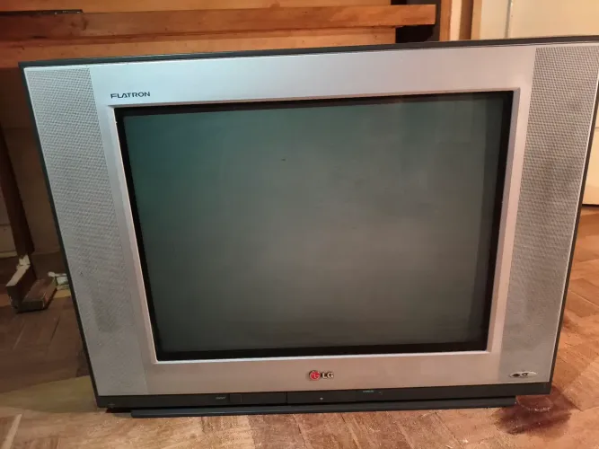 Tv de tubo 25'' LG flatron raridade ( ideal para games antigos)
