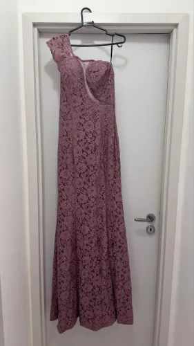 Vestido de festa semi-sereia rendado