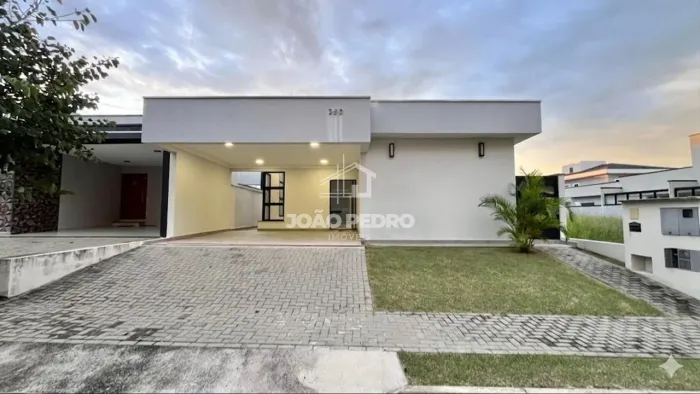 Casa Térrea no Ouroville | 3 Quartos, 1 Suíte com Closet, Gourmet e Aquecimento Solar